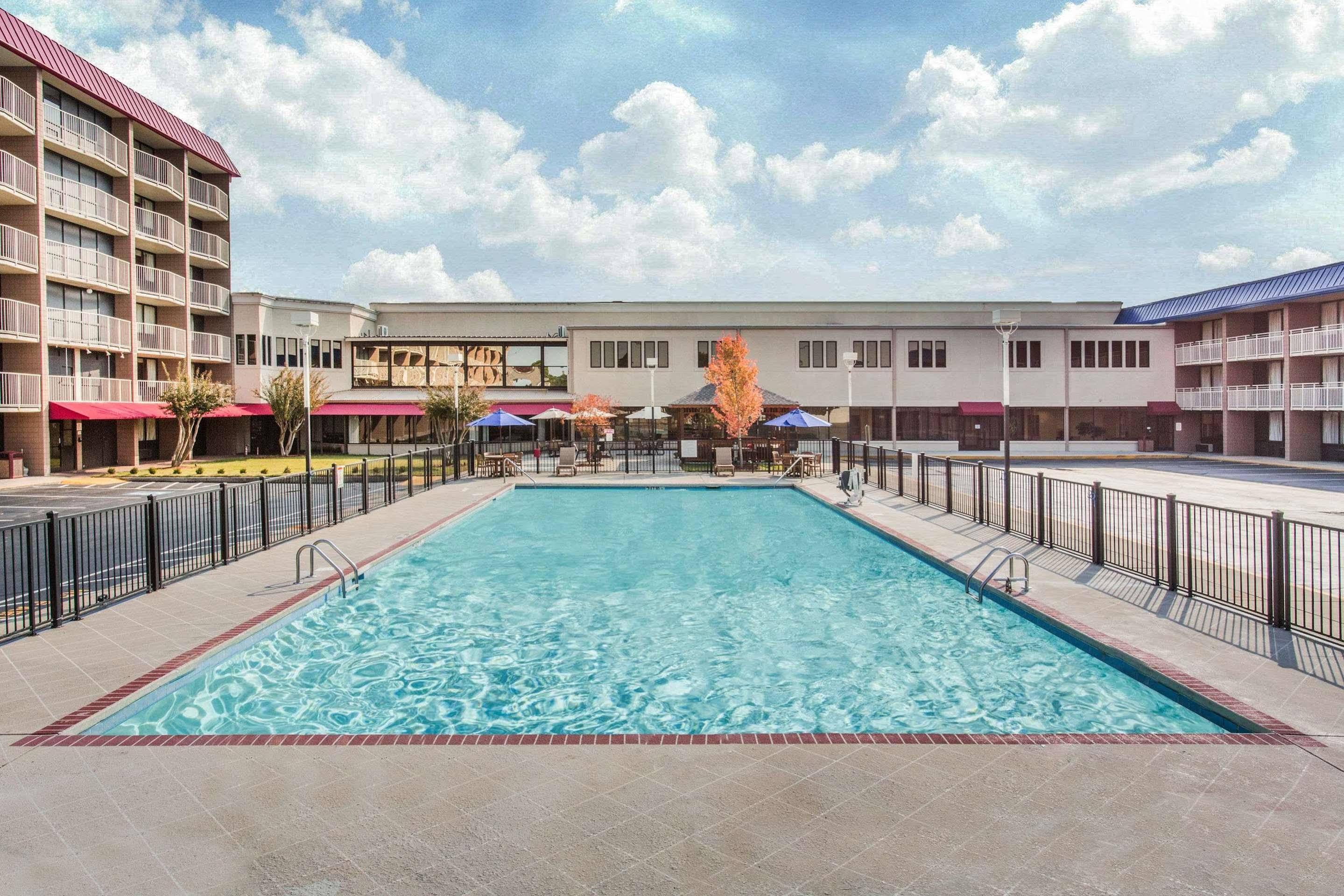 Baymont By Wyndham Fayetteville Fort Bragg Area Bagian luar foto