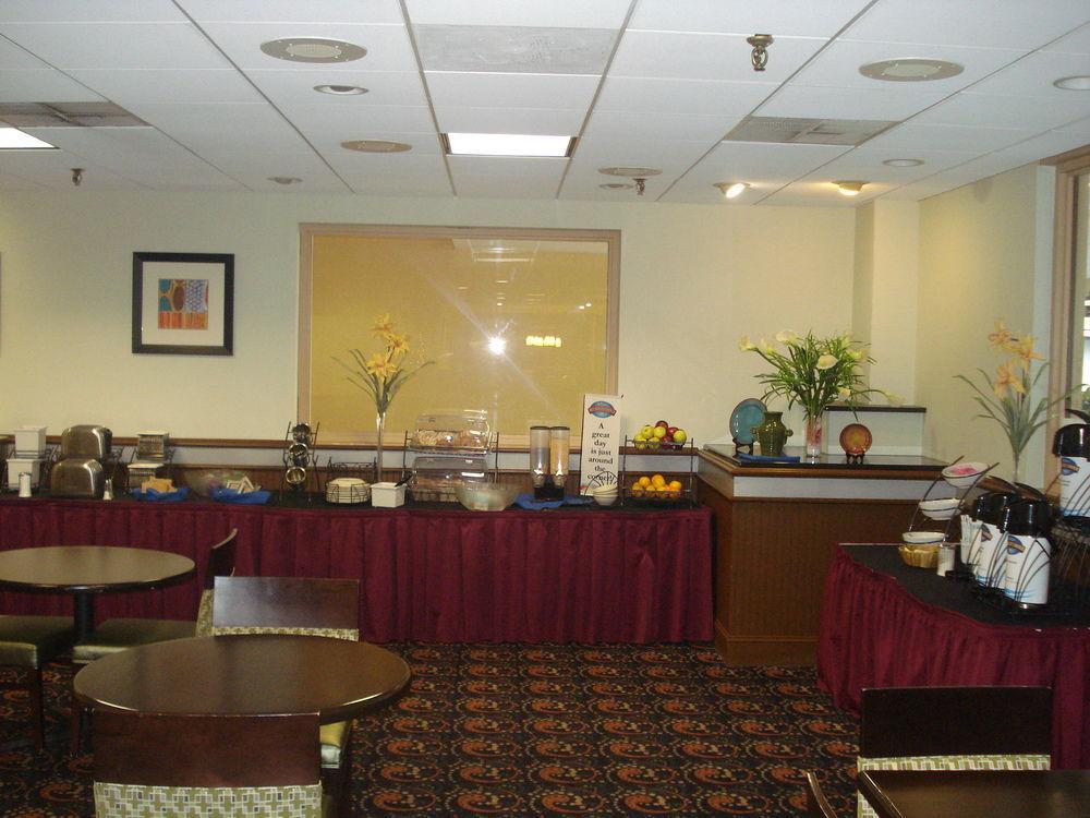 Baymont By Wyndham Fayetteville Fort Bragg Area Bagian luar foto