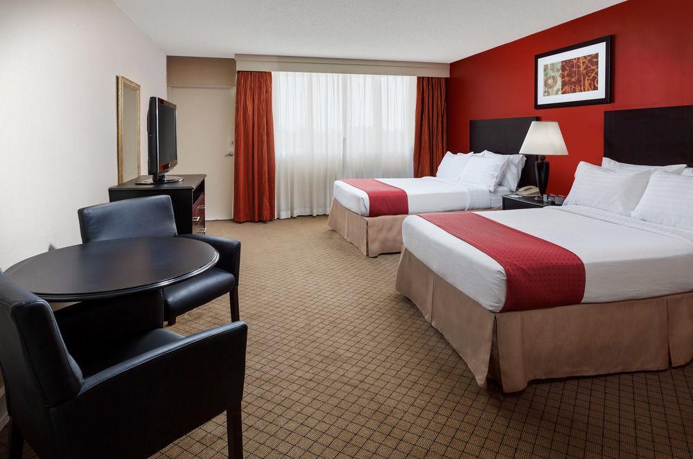 Baymont By Wyndham Fayetteville Fort Bragg Area Bagian luar foto