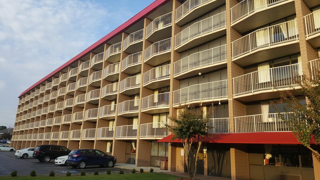 Baymont By Wyndham Fayetteville Fort Bragg Area Bagian luar foto