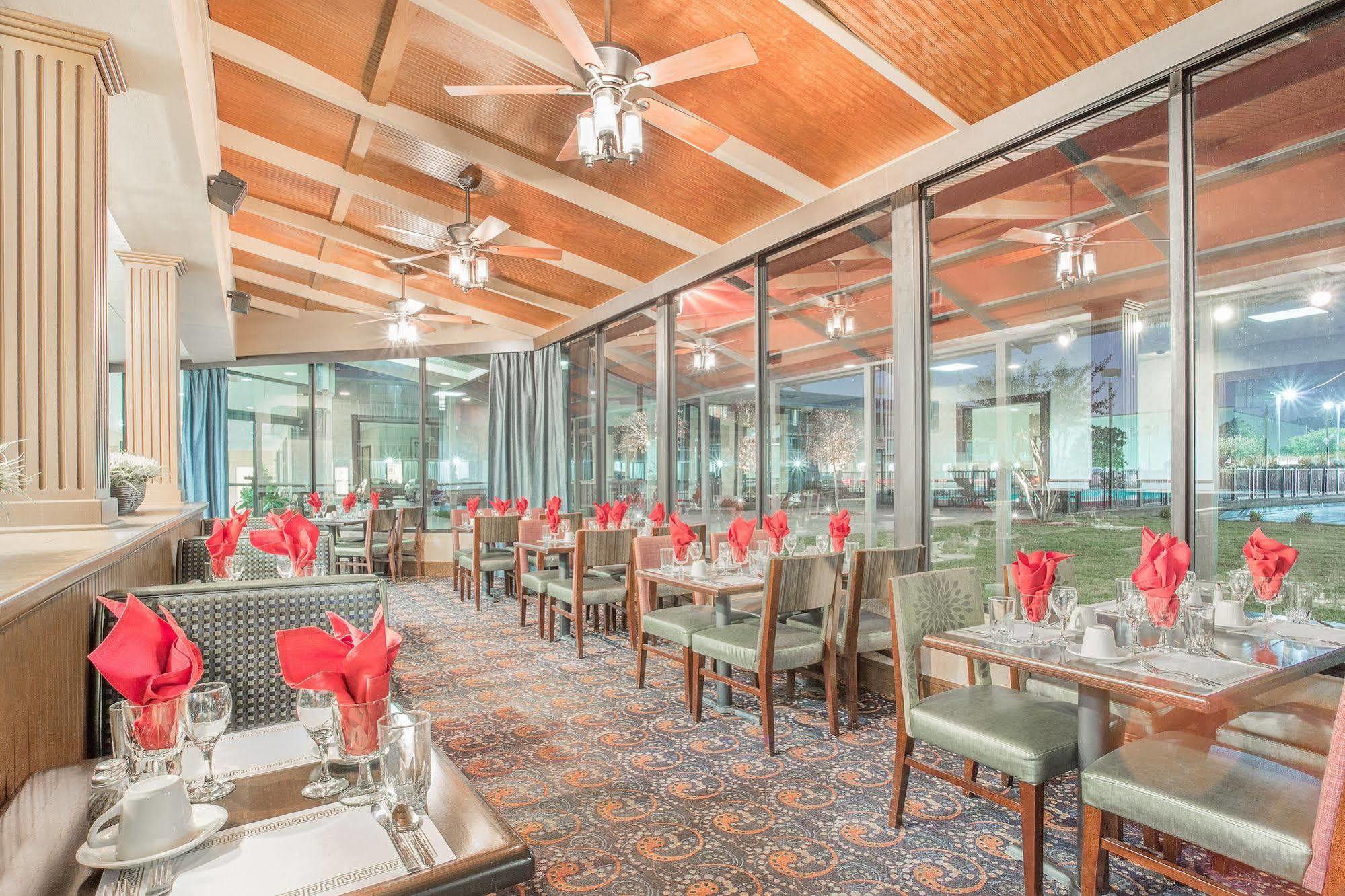 Baymont By Wyndham Fayetteville Fort Bragg Area Bagian luar foto