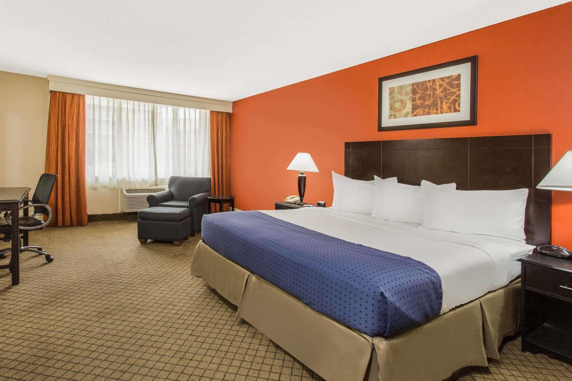 Baymont By Wyndham Fayetteville Fort Bragg Area Bagian luar foto