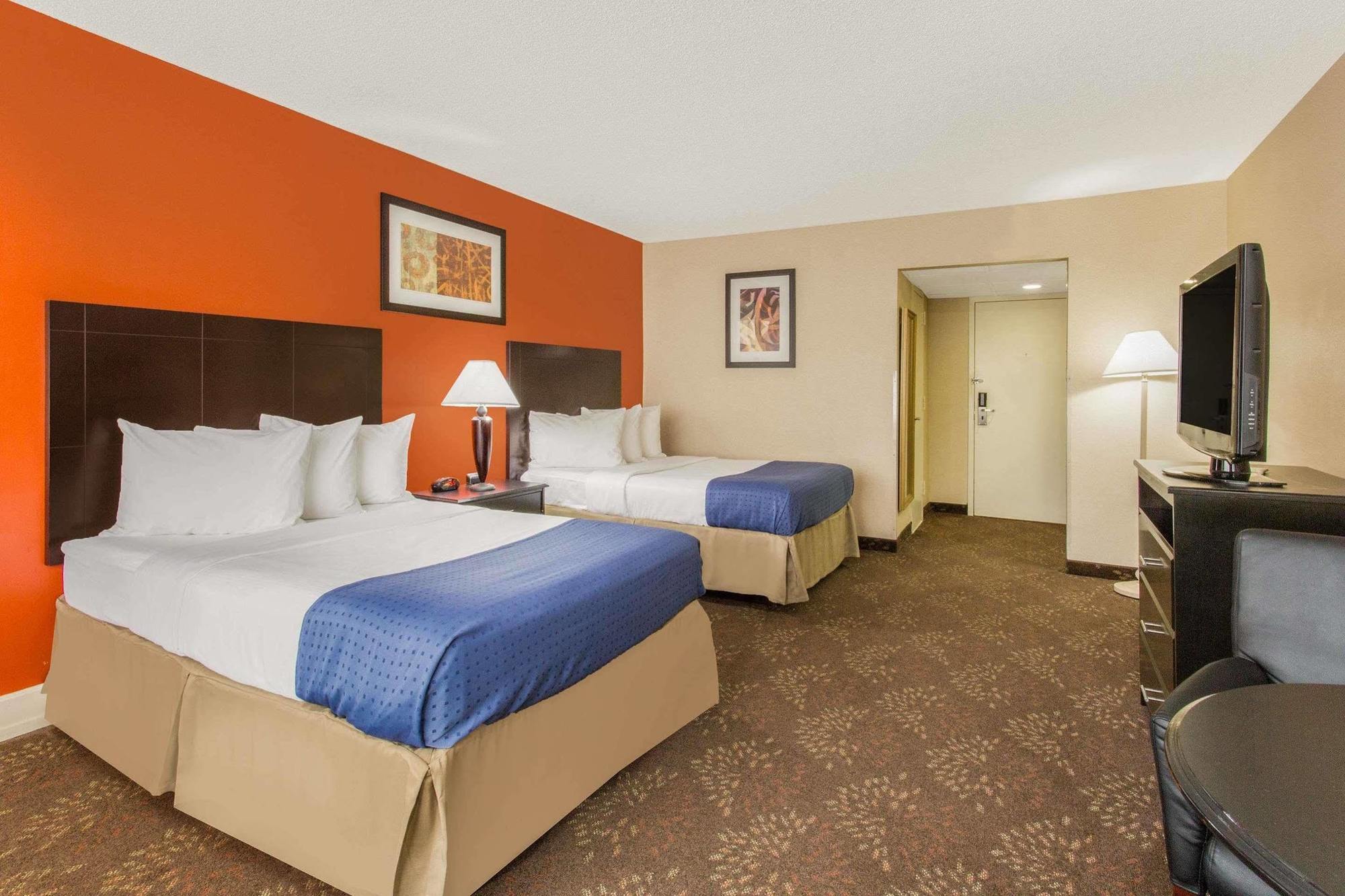 Baymont By Wyndham Fayetteville Fort Bragg Area Bagian luar foto