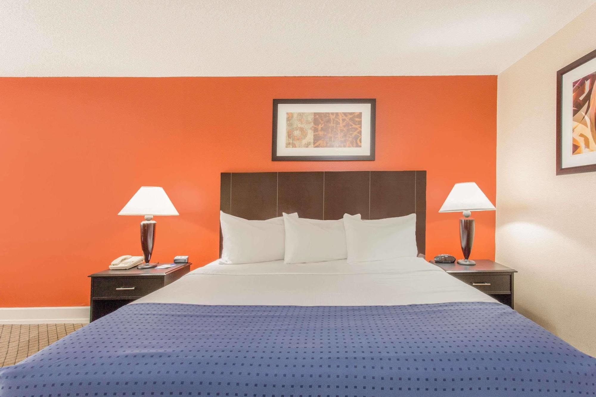 Baymont By Wyndham Fayetteville Fort Bragg Area Bagian luar foto