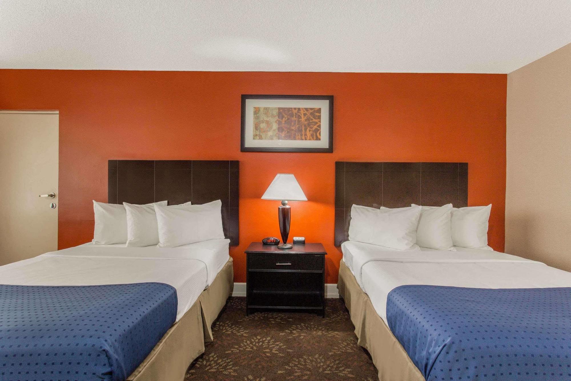 Baymont By Wyndham Fayetteville Fort Bragg Area Bagian luar foto