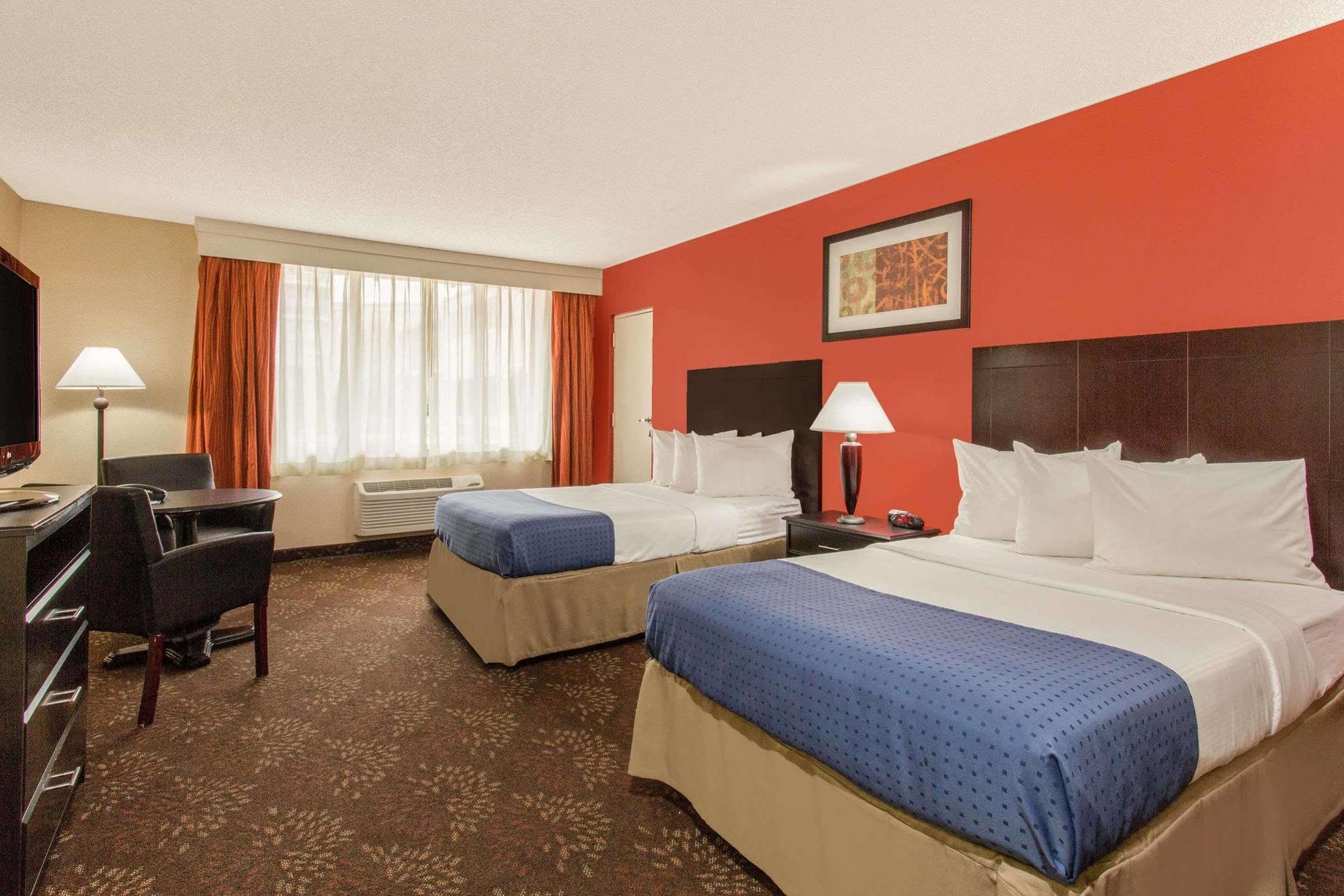 Baymont By Wyndham Fayetteville Fort Bragg Area Bagian luar foto