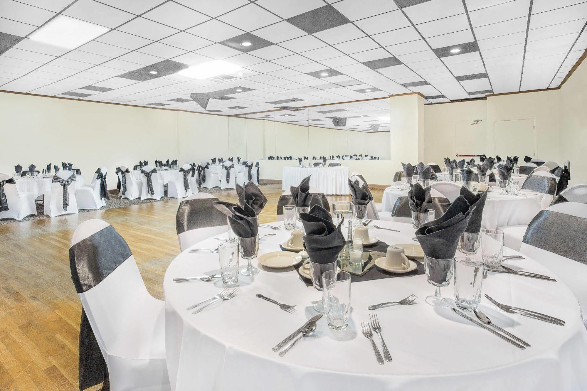 Baymont By Wyndham Fayetteville Fort Bragg Area Bagian luar foto