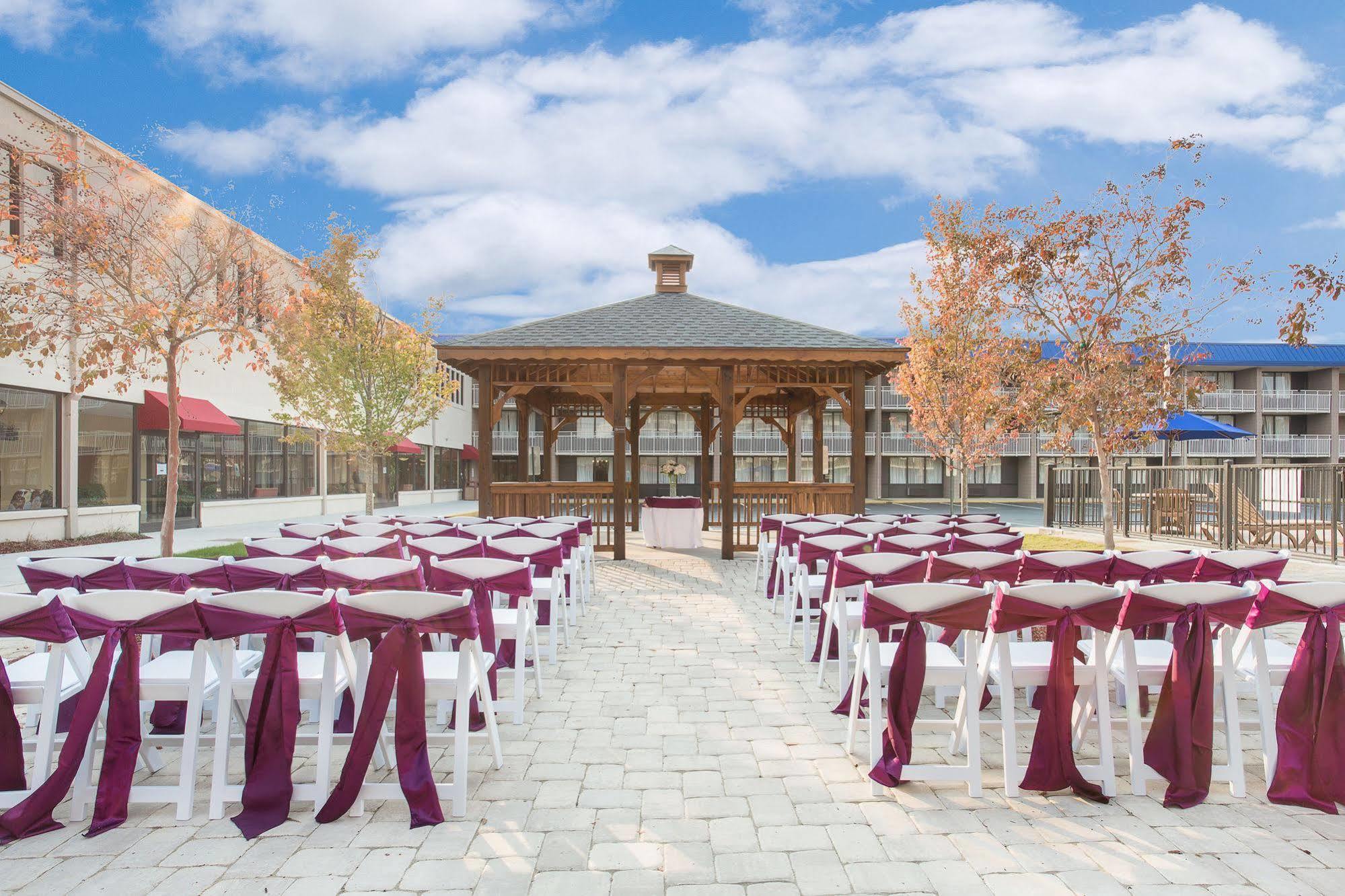 Baymont By Wyndham Fayetteville Fort Bragg Area Bagian luar foto