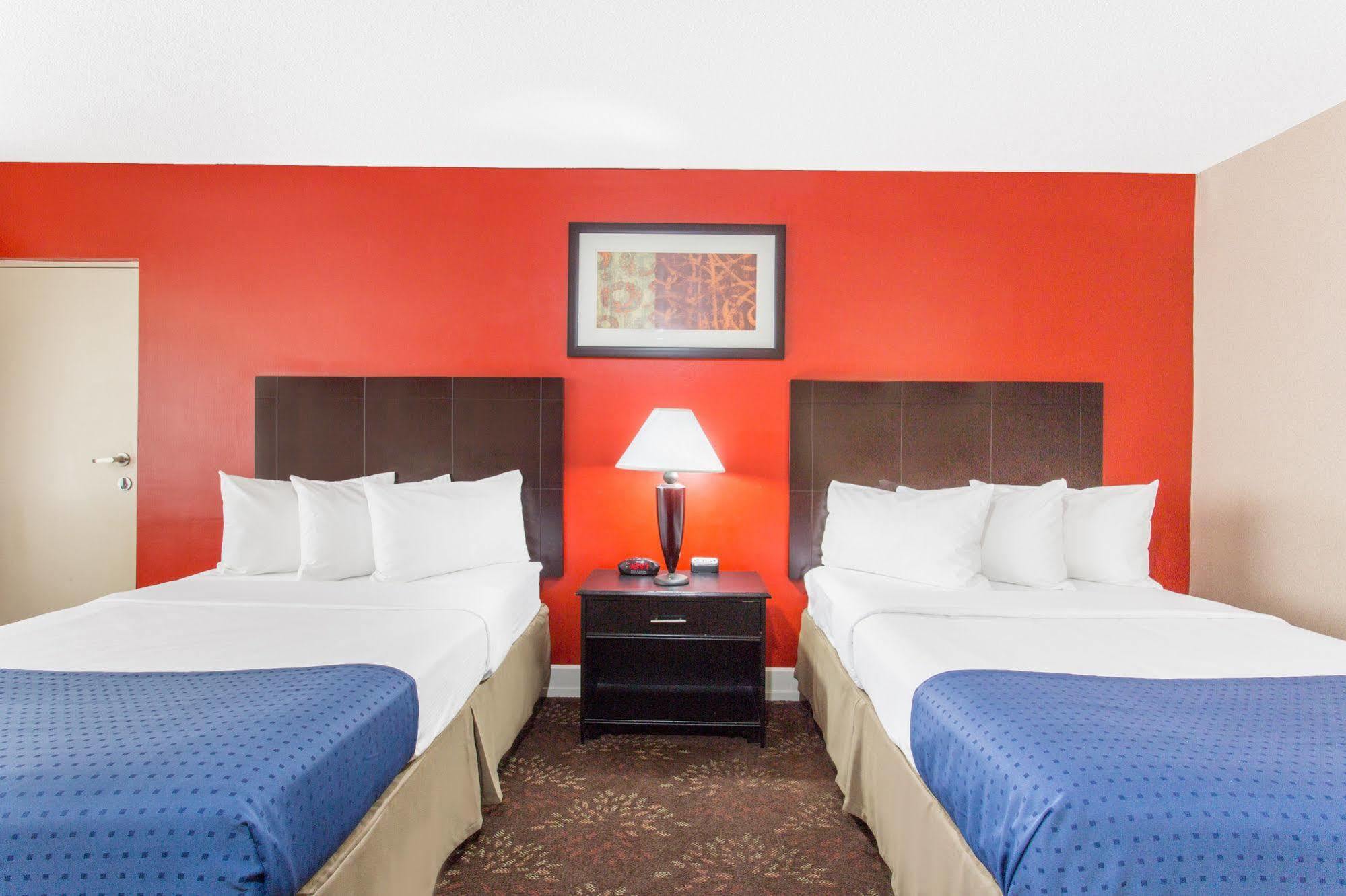 Baymont By Wyndham Fayetteville Fort Bragg Area Bagian luar foto